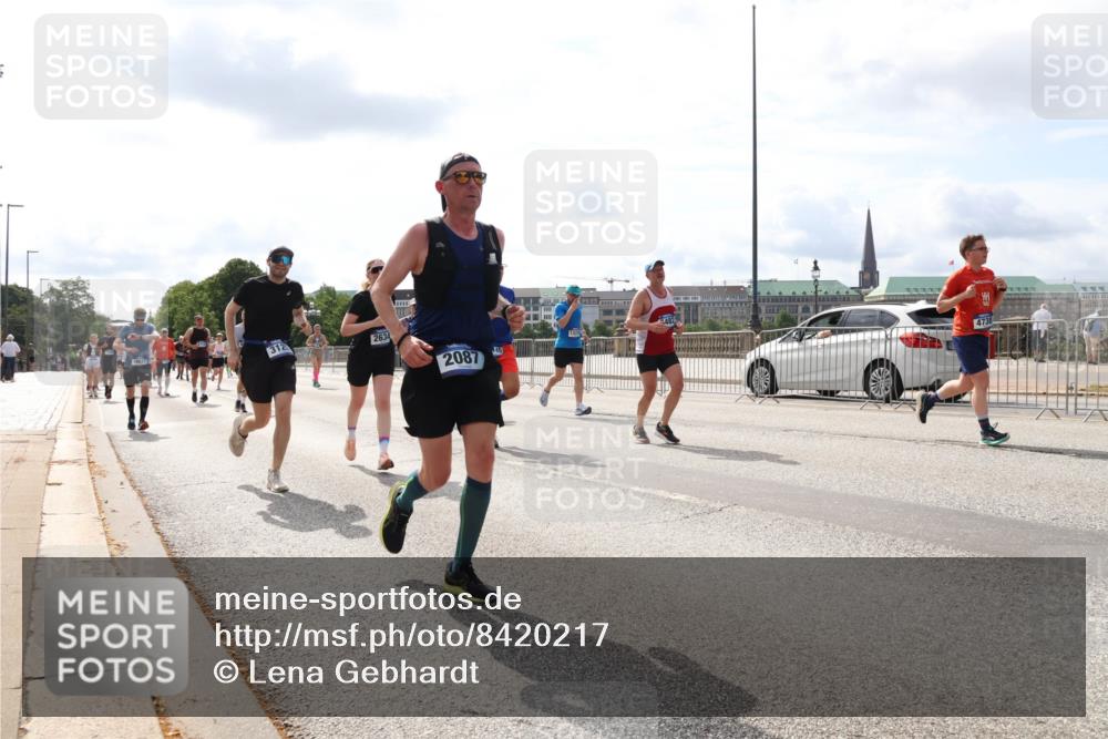 29.06.2025 - hella hamburg halbmarathon Lena Gebhardt http://msf.ph/oto/8420217 29.06.2025 10:18:19 Lombardsbrücke 312, 2634, 2087, 473, 1159, 1160, 1234, 1268, 1325, 1554, 1622, 1641, 1820, 1982, 2087, 2147, 2335, 2634, 2703, 2931, 3125, 3202, 3321, 3482, 3977, 4123, 4383, 4710, 4738, 4804, 5004, 5909, 6270, 6332, 6533, 7094, 7160, 7454, 7641, 7649, 7838, 7882, 7883, 8067, 8128, 8248, 8341, 8607, 8799, 9222, 9505, 9539, 9586, 9658, 9717, 9734, 9748, 9834, 9844, 9964, 10172, 10332, 10509, 10659, 10687, 10908, 12498, 12541, 12548, 12552, 12703, 13341 meine-sportfotos.de