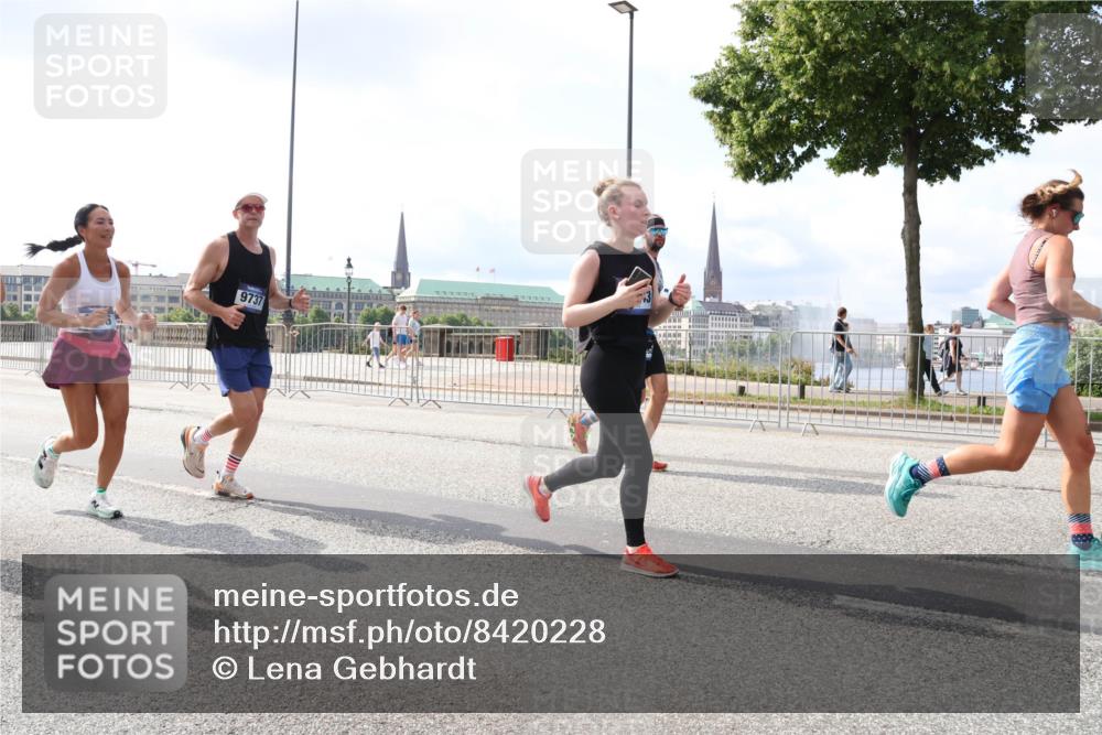 29.06.2025 - hella hamburg halbmarathon Lena Gebhardt http://msf.ph/oto/8420228 29.06.2025 10:05:41 Lombardsbrücke 9737, 1229, 1448, 1830, 1842, 1863, 1936, 1981, 2288, 2298, 2471, 2540, 2624, 3461, 3578, 3929, 4014, 4169, 4220, 4782, 5073, 5762, 6059, 8894, 8909, 9075, 9165, 9339, 9477, 9559, 9680, 9736, 9737, 9738, 9917, 10343, 10694, 10791, 10998, 11784, 11873, 11958, 12557, 13221, 14465, 14642, 16092, 16478, 16546, 16847, 17731, 17740, 17885, 18616, 18617, 18857, 18973, 19034, 19248 meine-sportfotos.de