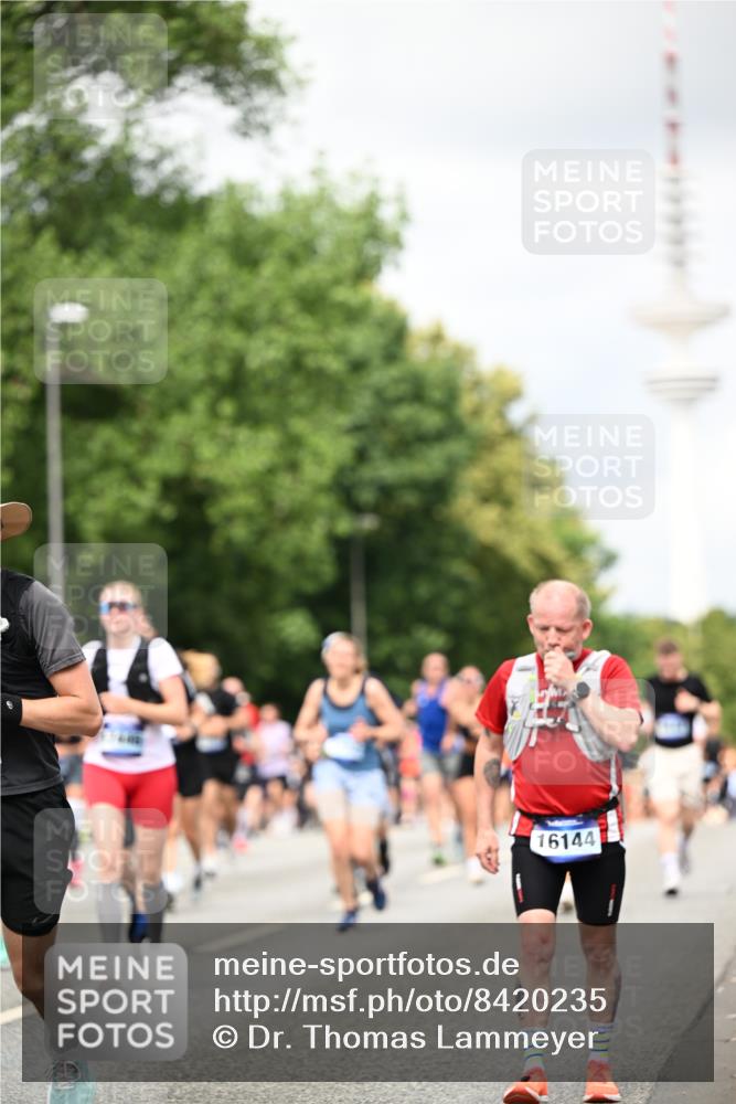29.06.2025 - hella hamburg halbmarathon Dr. Thomas Lammeyer http://msf.ph/oto/8420235 29.06.2025 10:46:51 Kennedybrücke 1039, 1752, 2069, 2134, 2509, 2974, 3276, 3326, 3378, 3568, 4385, 4680, 4735, 4736, 5419, 5671, 6136, 6440, 6828, 7022, 7023, 7040, 7043, 7260, 7357, 7666, 8014, 8525, 8526, 9644, 9980, 10532, 10623, 10842, 11074, 11075, 11331 meine-sportfotos.de