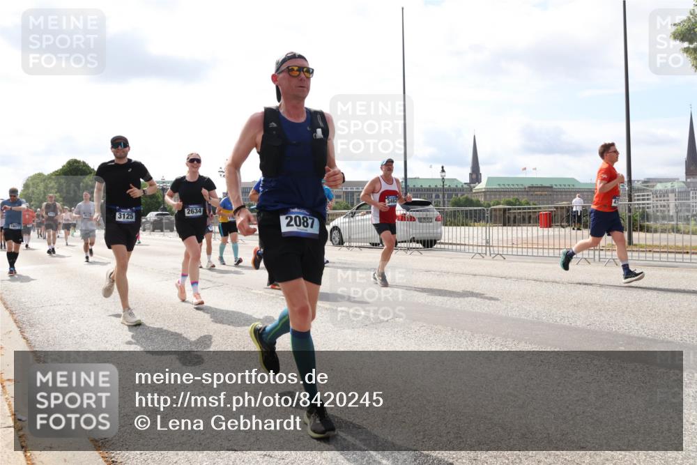 29.06.2025 - hella hamburg halbmarathon Lena Gebhardt http://msf.ph/oto/8420245 29.06.2025 10:18:20 Lombardsbrücke 9834, 3125, 18677, 2634, 2087, 3482, 1159, 1160, 1234, 1268, 1325, 1554, 1641, 1820, 1982, 2087, 2147, 2335, 2634, 2703, 2931, 3125, 3202, 3321, 3482, 3529, 3977, 4123, 4383, 4710, 4738, 4804, 5004, 5909, 6270, 6332, 6533, 7094, 7160, 7454, 7641, 7649, 7838, 7882, 7883, 8067, 8128, 8248, 8341, 8607, 8799, 9222, 9505, 9539, 9586, 9658, 9717, 9734, 9748, 9834, 9844, 9964, 10172, 10332, 10509, 10659, 10687, 10908, 12498, 12541, 12548, 12552, 12703, 13341 meine-sportfotos.de