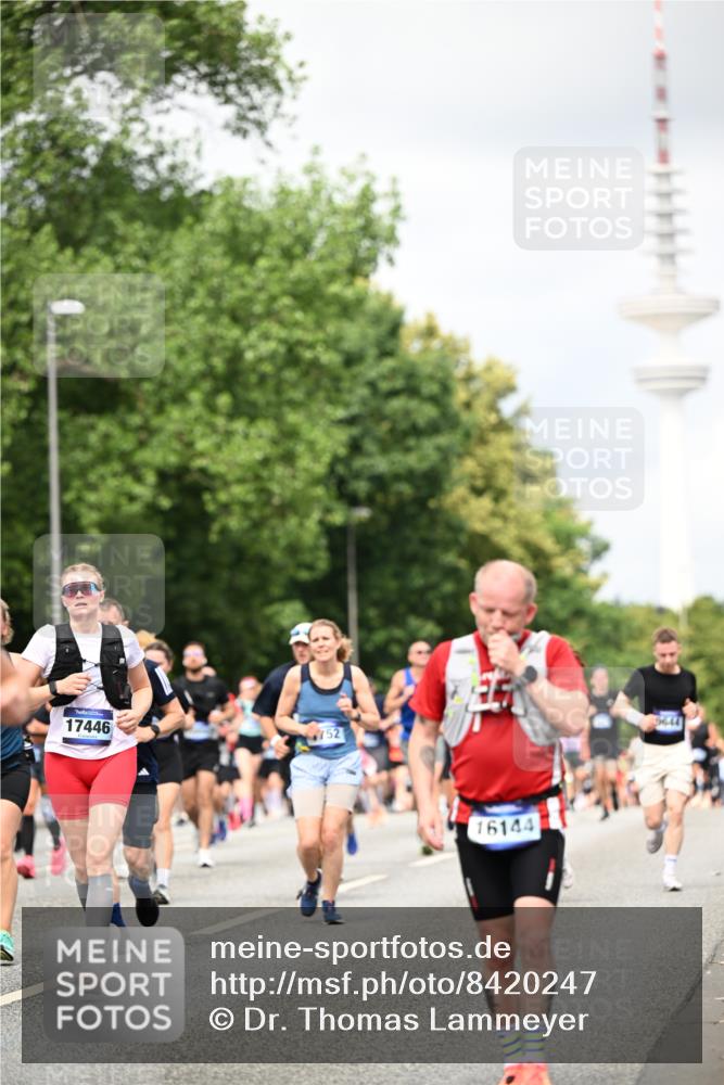 29.06.2025 - hella hamburg halbmarathon Dr. Thomas Lammeyer http://msf.ph/oto/8420247 29.06.2025 10:46:51 Kennedybrücke 1039, 1752, 2069, 2134, 2509, 2974, 3276, 3326, 3378, 3568, 4385, 4680, 4735, 4736, 5419, 5671, 6136, 6440, 6828, 7022, 7023, 7040, 7043, 7260, 7357, 7666, 8014, 8525, 8526, 9644, 9980, 10532, 10623, 10842, 11074, 11075, 11331 meine-sportfotos.de