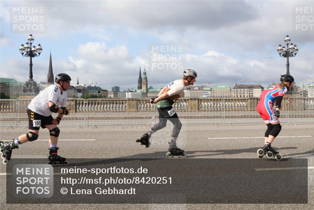 29.06.2025 - hella hamburg halbmarathon Lena Gebhardt http://msf.ph/oto/8420251 29.06.2025 08:57:39 Lombardsbrücke 355, 336, 906 meine-sportfotos.de