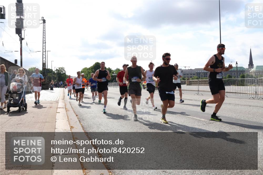 29.06.2025 - hella hamburg halbmarathon Lena Gebhardt http://msf.ph/oto/8420252 29.06.2025 09:51:34 Lombardsbrücke 114, 1136, 1256, 1520, 1570, 1903, 1912, 1920, 1941, 2579, 2653, 2880, 2972, 3437, 3523, 3700, 4297, 4634, 4759, 4843, 4854, 4865, 4888, 4889, 4991, 4999, 5275, 5375, 5387, 5410, 6490, 6593, 6721, 6901, 7092, 7105, 7363, 7378, 7693, 7962, 8319, 8346, 8871, 8900, 9114, 9262, 9313, 9364, 9371, 9755, 9885, 10319, 10375, 10415, 10480, 10669, 10934, 11021, 11049, 11417, 11714, 11907, 11959, 12153, 12623, 12711, 14201 meine-sportfotos.de