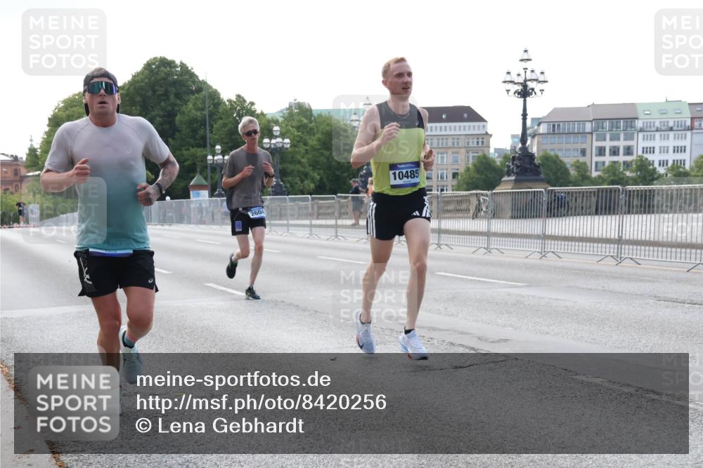 29.06.2025 - hella hamburg halbmarathon Lena Gebhardt http://msf.ph/oto/8420256 29.06.2025 09:41:59 Lombardsbrücke 2604, 10485, 1241, 2459, 2604, 2892, 4128, 4571, 6559, 7142, 7862, 10485, 10780, 11194, 11965, 12067, 12641, 13440, 13751, 13780, 14019, 14107, 14506, 16169, 16361, 16484, 17003, 17752, 18124, 18897 meine-sportfotos.de