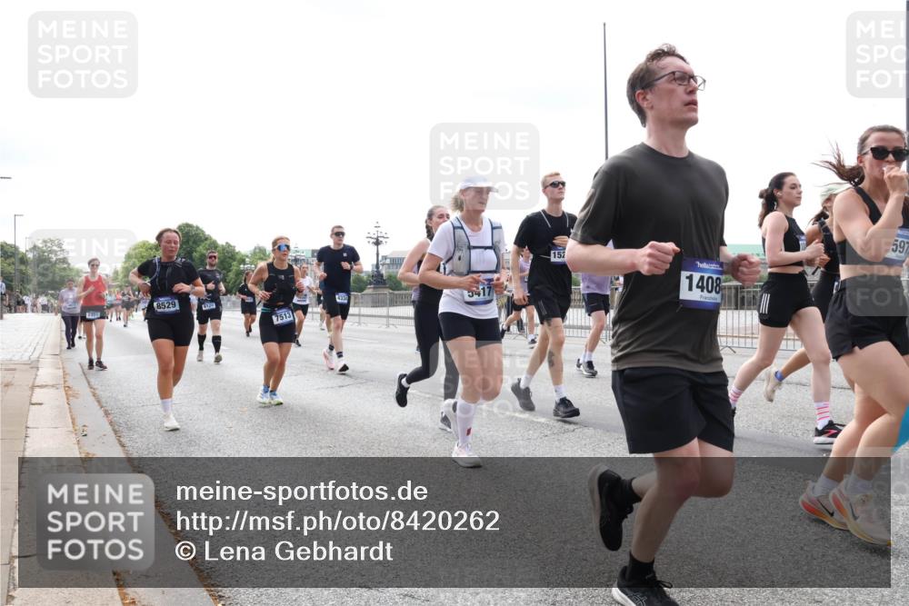 29.06.2025 - hella hamburg halbmarathon Lena Gebhardt http://msf.ph/oto/8420262 29.06.2025 10:42:46 Lombardsbrücke 8529, 2401, 6120, 4334, 7513, 5417, 152, 1408, 597, 1150, 1360, 1656, 1929, 1957, 1964, 1994, 2069, 2134, 2158, 2401, 2450, 2509, 2538, 2580, 2940, 2941, 3283, 3378, 3605, 3764, 3874, 4092, 4105, 4334, 4353, 4385, 4778, 4891, 4892, 5067, 5403, 5417, 5810, 5967, 6120, 6764, 6828, 7040, 7260, 7513, 7557, 7666, 8161, 8459, 8525, 8526, 8529, 8795, 8816, 8991, 9304, 9378, 9980, 10008, 10180, 10454, 10532, 10697, 11142, 11710, 12151, 12441, 13049, 13241 meine-sportfotos.de
