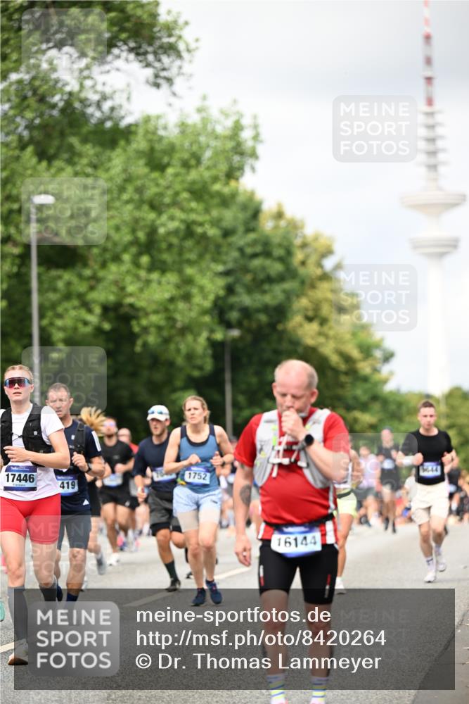 29.06.2025 - hella hamburg halbmarathon Dr. Thomas Lammeyer http://msf.ph/oto/8420264 29.06.2025 10:46:51 Kennedybrücke 1039, 1752, 2069, 2134, 2509, 2974, 3276, 3326, 3378, 3568, 4385, 4680, 4735, 4736, 5419, 5671, 6136, 6440, 6828, 7022, 7023, 7040, 7043, 7260, 7357, 7666, 8014, 8525, 8526, 9644, 9980, 10532, 10623, 10842, 11074, 11075, 11331 meine-sportfotos.de