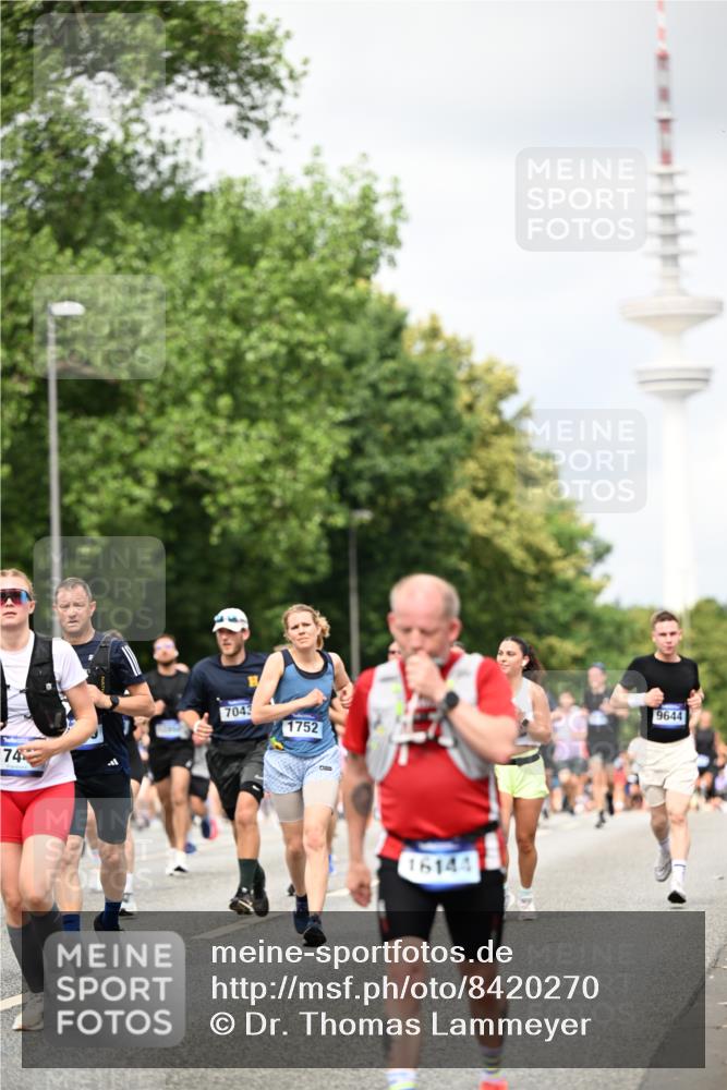 29.06.2025 - hella hamburg halbmarathon Dr. Thomas Lammeyer http://msf.ph/oto/8420270 29.06.2025 10:46:52 Kennedybrücke 1360, 1752, 1994, 2069, 2134, 2509, 2974, 3276, 3326, 3378, 3568, 3874, 4385, 4680, 4735, 4736, 5419, 5671, 6136, 6440, 6828, 7022, 7023, 7040, 7043, 7260, 7357, 7477, 7666, 8014, 8525, 8526, 9644, 9980, 10532, 10623, 10842, 11074, 11075, 11331 meine-sportfotos.de