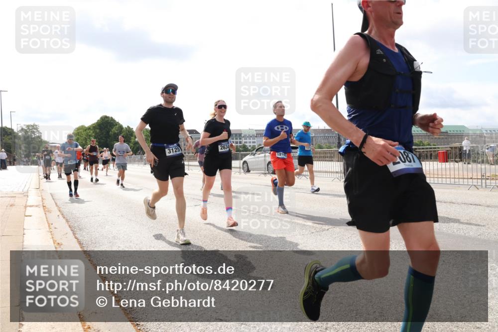 29.06.2025 - hella hamburg halbmarathon Lena Gebhardt http://msf.ph/oto/8420277 29.06.2025 10:18:20 Lombardsbrücke 18677, 3125, 2634, 181, 087, 1159, 1160, 1234, 1268, 1325, 1554, 1641, 1820, 1982, 2087, 2147, 2335, 2634, 2703, 2931, 3125, 3202, 3321, 3482, 3529, 3977, 4123, 4383, 4710, 4738, 4804, 5004, 5909, 6270, 6332, 6533, 7094, 7160, 7454, 7641, 7649, 7838, 7882, 7883, 8067, 8128, 8248, 8341, 8607, 8799, 9222, 9505, 9539, 9586, 9658, 9717, 9734, 9748, 9834, 9844, 9964, 10172, 10332, 10509, 10659, 10687, 10908, 12498, 12541, 12548, 12552, 12703, 13341 meine-sportfotos.de