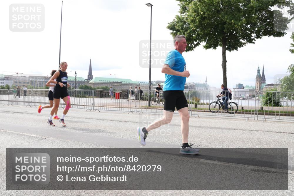 29.06.2025 - hella hamburg halbmarathon Lena Gebhardt http://msf.ph/oto/8420279 29.06.2025 10:27:34 Lombardsbrücke 18805, 1530, 2080, 2306, 2775, 3389, 4372, 5177, 5285, 5707, 5825, 6214, 6259, 7234, 7314, 7764, 7944, 7978, 8085, 8281, 9349, 9688, 10077, 10158, 10412, 10413, 11256, 11766, 12500, 12823, 13043, 14020, 14021, 14206, 15607, 15641, 16569, 16804, 16838, 17427, 17445, 17791, 18012, 18097, 18301, 18626, 18766, 18976 meine-sportfotos.de