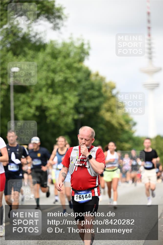 29.06.2025 - hella hamburg halbmarathon Dr. Thomas Lammeyer http://msf.ph/oto/8420282 29.06.2025 10:46:52 Kennedybrücke 1360, 1752, 1994, 2069, 2134, 2509, 2974, 3276, 3326, 3378, 3568, 3874, 4385, 4680, 4735, 4736, 5419, 5671, 6136, 6440, 6828, 7022, 7023, 7040, 7043, 7260, 7357, 7477, 7666, 8014, 8525, 8526, 9644, 9980, 10532, 10623, 10842, 11074, 11075, 11331 meine-sportfotos.de