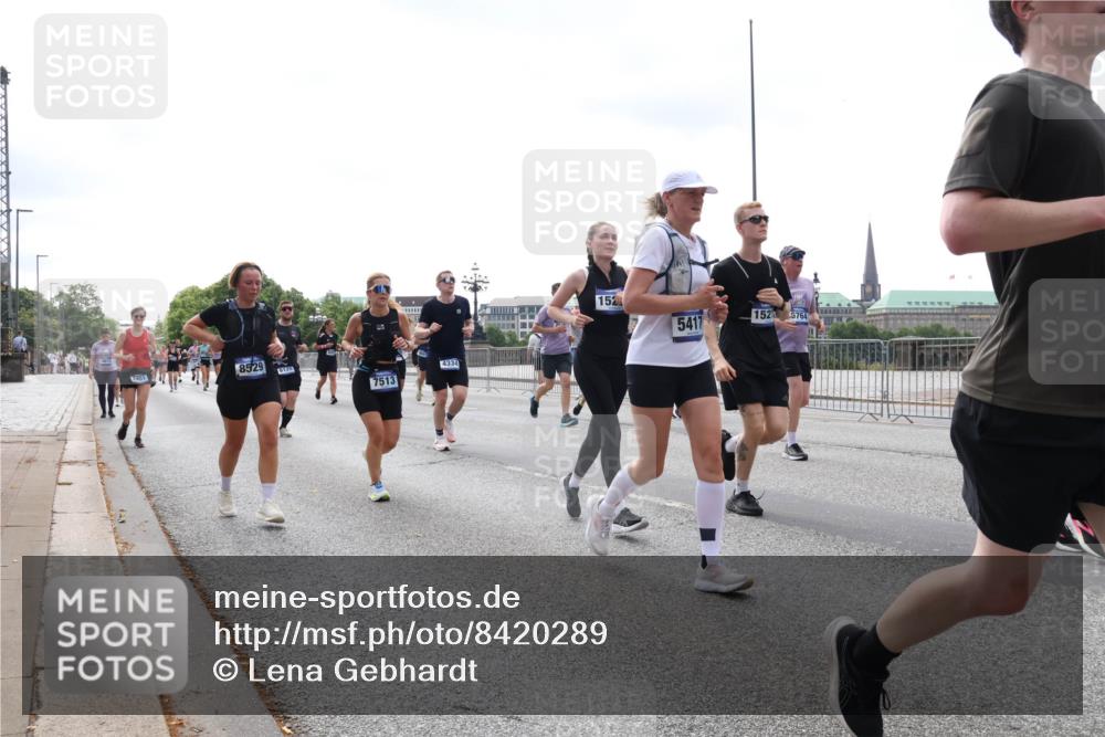 29.06.2025 - hella hamburg halbmarathon Lena Gebhardt http://msf.ph/oto/8420289 29.06.2025 10:42:46 Lombardsbrücke 8529, 6120, 7513, 4334, 152, 152, 5764, 5417, 1150, 1360, 1656, 1929, 1957, 1964, 1994, 2069, 2134, 2158, 2401, 2450, 2509, 2538, 2580, 2940, 2941, 3283, 3378, 3605, 3764, 3874, 4092, 4105, 4334, 4353, 4385, 4778, 4891, 4892, 5067, 5403, 5417, 5810, 5967, 6120, 6764, 6828, 7040, 7260, 7513, 7557, 7666, 8161, 8459, 8525, 8526, 8529, 8795, 8816, 8991, 9304, 9378, 9980, 10008, 10180, 10454, 10532, 10697, 11142, 11710, 12151, 12441, 13049, 13241 meine-sportfotos.de