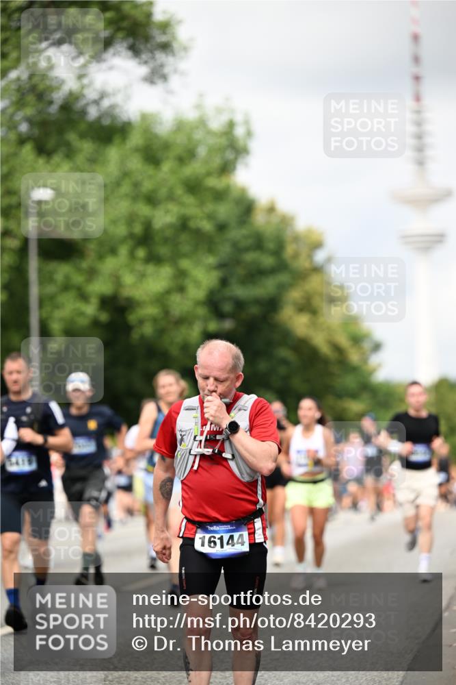 29.06.2025 - hella hamburg halbmarathon Dr. Thomas Lammeyer http://msf.ph/oto/8420293 29.06.2025 10:46:52 Kennedybrücke 1360, 1752, 1994, 2069, 2134, 2509, 2974, 3276, 3326, 3378, 3568, 3874, 4385, 4680, 4735, 4736, 5419, 5671, 6136, 6440, 6828, 7022, 7023, 7040, 7043, 7260, 7357, 7477, 7666, 8014, 8525, 8526, 9644, 9980, 10532, 10623, 10842, 11074, 11075, 11331 meine-sportfotos.de