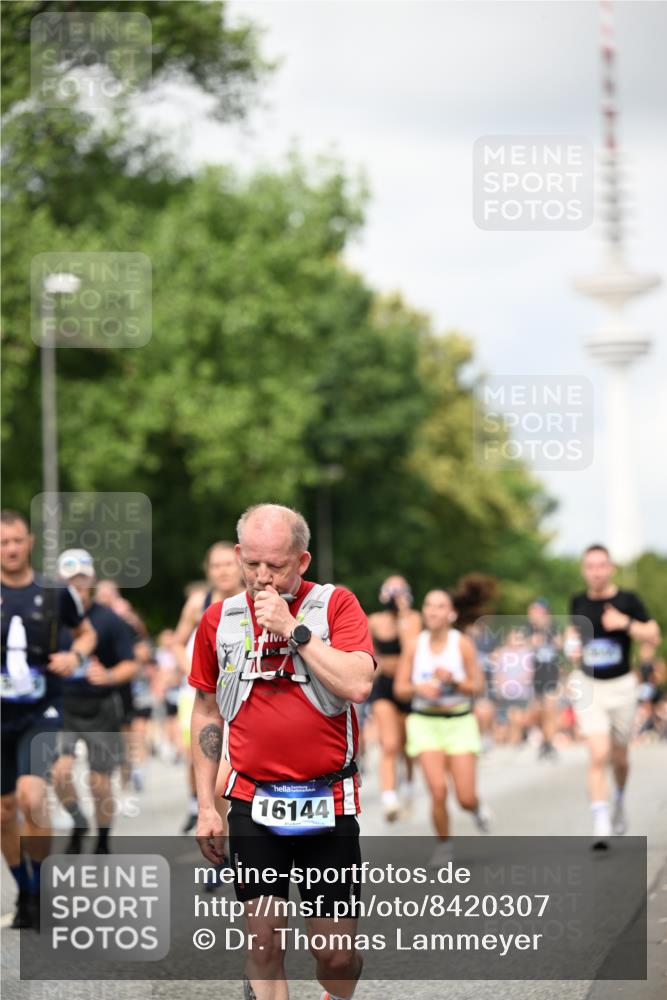 29.06.2025 - hella hamburg halbmarathon Dr. Thomas Lammeyer http://msf.ph/oto/8420307 29.06.2025 10:46:53 Kennedybrücke 1360, 1752, 1994, 2069, 2134, 2509, 3276, 3326, 3378, 3568, 3874, 4385, 4680, 4735, 4736, 5419, 6136, 6440, 6828, 7022, 7023, 7040, 7043, 7260, 7357, 7477, 7666, 8014, 8525, 8526, 9644, 9980, 10532, 10623, 10842, 11074, 11075, 11331 meine-sportfotos.de