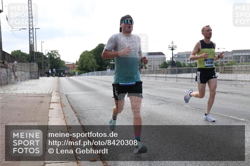 29.06.2025 - hella hamburg halbmarathon Lena Gebhardt http://msf.ph/oto/8420308 29.06.2025 09:42:00 Lombardsbrücke 10485, 1241, 2459, 2604, 2892, 4128, 4571, 6559, 7142, 7862, 10485, 10780, 11194, 11965, 12067, 12641, 13440, 13751, 13780, 14019, 14107, 14506, 16169, 16361, 16484, 17003, 17752, 18124, 18897 meine-sportfotos.de