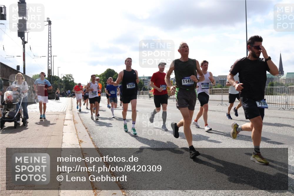 29.06.2025 - hella hamburg halbmarathon Lena Gebhardt http://msf.ph/oto/8420309 29.06.2025 09:51:34 Lombardsbrücke 2880, 18539, 1520, 15828, 11417, 15542, 7105, 1136, 1256, 1520, 1570, 1903, 1912, 1920, 1941, 2579, 2653, 2880, 2972, 3437, 3523, 3700, 4297, 4634, 4759, 4843, 4854, 4865, 4888, 4889, 4991, 4999, 5275, 5375, 5387, 5410, 6490, 6593, 6721, 6901, 7092, 7105, 7363, 7378, 7693, 7962, 8319, 8346, 8871, 8900, 9114, 9262, 9313, 9364, 9371, 9755, 9885, 10319, 10375, 10415, 10480, 10669, 10934, 11021, 11049, 11417, 11714, 11907, 11959, 12153, 12623, 12711, 14201 meine-sportfotos.de
