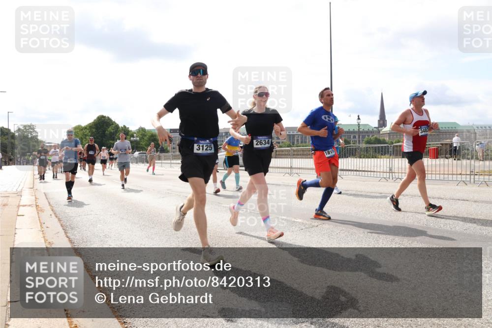 29.06.2025 - hella hamburg halbmarathon Lena Gebhardt http://msf.ph/oto/8420313 29.06.2025 10:18:20 Lombardsbrücke 18677, 2634, 3125, 9834, 1815, 3482, 1159, 1160, 1234, 1268, 1325, 1554, 1641, 1820, 1982, 2087, 2147, 2335, 2634, 2703, 2931, 3125, 3202, 3321, 3482, 3529, 3977, 4123, 4383, 4710, 4738, 4804, 5004, 5909, 6270, 6332, 6533, 7094, 7160, 7454, 7641, 7649, 7838, 7882, 7883, 8067, 8128, 8248, 8341, 8607, 8799, 9222, 9505, 9539, 9586, 9658, 9717, 9734, 9748, 9834, 9844, 9964, 10172, 10332, 10509, 10659, 10687, 10908, 12498, 12541, 12548, 12552, 12703, 13341 meine-sportfotos.de