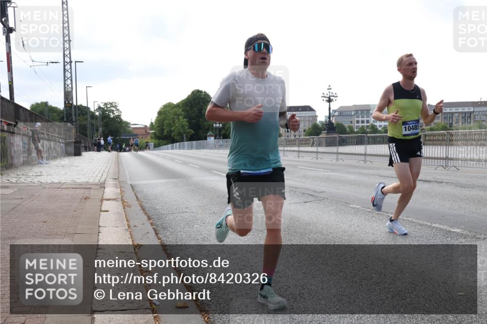 29.06.2025 - hella hamburg halbmarathon Lena Gebhardt http://msf.ph/oto/8420326 29.06.2025 09:42:00 Lombardsbrücke 10485, 1241, 2459, 2604, 2892, 4128, 4571, 6559, 7142, 7862, 10485, 10780, 11194, 11965, 12067, 12641, 13440, 13751, 13780, 14019, 14107, 14506, 16169, 16361, 16484, 17003, 17752, 18124, 18897 meine-sportfotos.de