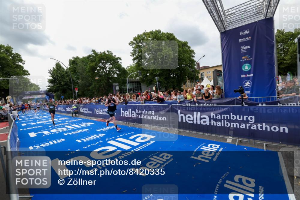 29.06.2025 - hella hamburg halbmarathon Zöllner http://msf.ph/oto/8420335 29.06.2025 10:31:13 Ziel 3201, 10017, 10298, 10929, 12232, 13754, 18177 meine-sportfotos.de