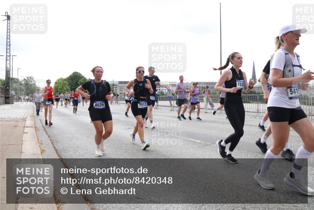 29.06.2025 - hella hamburg halbmarathon Lena Gebhardt http://msf.ph/oto/8420348 29.06.2025 10:42:47 Lombardsbrücke 2401, 8529, 7513, 433, 1522, 5417, 1150, 1360, 1656, 1788, 1929, 1957, 1964, 1994, 2069, 2103, 2134, 2158, 2401, 2450, 2509, 2538, 2580, 2940, 2941, 3283, 3378, 3605, 3764, 3874, 4092, 4105, 4334, 4385, 4778, 4891, 4892, 5067, 5403, 5417, 5810, 5967, 6120, 6764, 6828, 7040, 7260, 7513, 7557, 7666, 8161, 8525, 8526, 8529, 8795, 8816, 8991, 9304, 9378, 9980, 10008, 10180, 10454, 10532, 10697, 11142, 11710, 12151, 12441, 13049, 13241 meine-sportfotos.de