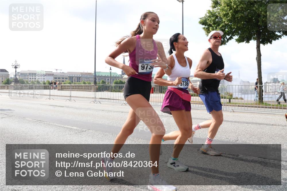29.06.2025 - hella hamburg halbmarathon Lena Gebhardt http://msf.ph/oto/8420364 29.06.2025 10:05:42 Lombardsbrücke 973, 736, 1229, 1448, 1830, 1842, 1863, 1936, 1981, 2288, 2298, 2471, 2540, 2624, 3461, 3578, 3929, 4014, 4169, 4220, 4782, 5073, 5762, 6014, 6059, 7741, 8894, 8909, 9075, 9165, 9339, 9477, 9559, 9680, 9736, 9737, 9738, 9917, 10343, 10694, 10791, 10998, 11784, 11873, 11958, 12557, 13221, 14465, 14642, 16092, 16478, 16546, 16687, 16847, 17731, 17740, 17885, 18616, 18617, 18857, 18973, 19034, 19248 meine-sportfotos.de