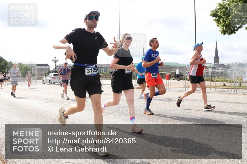 29.06.2025 - hella hamburg halbmarathon Lena Gebhardt http://msf.ph/oto/8420365 29.06.2025 10:18:21 Lombardsbrücke 9834, 3125, 1815, 1159, 1160, 1234, 1268, 1325, 1554, 1641, 1820, 1982, 2087, 2147, 2335, 2634, 2703, 2931, 3125, 3202, 3321, 3482, 3529, 3977, 4123, 4383, 4710, 4738, 4804, 5004, 5909, 6270, 6332, 6533, 7094, 7160, 7454, 7641, 7649, 7838, 7882, 7883, 8067, 8128, 8248, 8341, 8607, 8799, 9222, 9505, 9539, 9586, 9658, 9717, 9734, 9748, 9834, 9844, 9964, 10172, 10332, 10502, 10509, 10659, 10687, 10908, 12498, 12541, 12548, 12552, 12703, 13341 meine-sportfotos.de