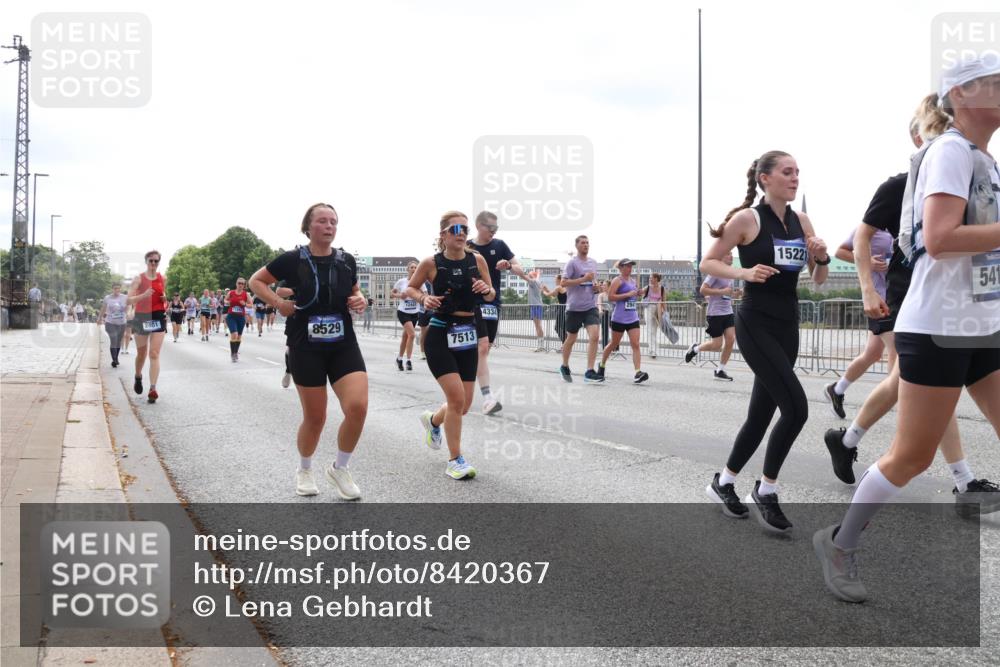 29.06.2025 - hella hamburg halbmarathon Lena Gebhardt http://msf.ph/oto/8420367 29.06.2025 10:42:47 Lombardsbrücke 2401, 8529, 7513, 4334, 1522, 541, 1150, 1360, 1656, 1788, 1929, 1957, 1964, 1994, 2069, 2103, 2134, 2158, 2401, 2450, 2509, 2538, 2580, 2940, 2941, 3283, 3378, 3605, 3764, 3874, 4092, 4105, 4334, 4385, 4778, 4891, 4892, 5067, 5403, 5417, 5810, 5967, 6120, 6764, 6828, 7040, 7260, 7513, 7557, 7666, 8161, 8525, 8526, 8529, 8795, 8816, 8991, 9304, 9378, 9980, 10008, 10180, 10454, 10532, 10697, 11142, 11710, 12151, 12441, 13049, 13241 meine-sportfotos.de