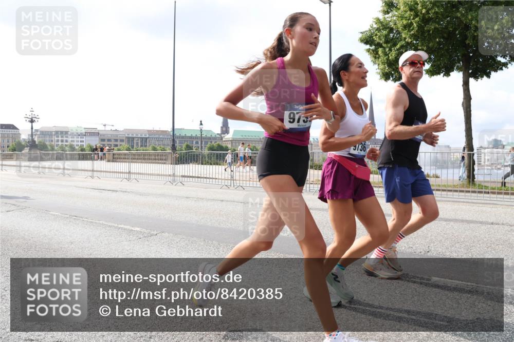 29.06.2025 - hella hamburg halbmarathon Lena Gebhardt http://msf.ph/oto/8420385 29.06.2025 10:05:42 Lombardsbrücke 973, 136, 1229, 1448, 1830, 1842, 1863, 1936, 1981, 2288, 2298, 2471, 2540, 2624, 3461, 3578, 3929, 4014, 4169, 4220, 4782, 5073, 5762, 6014, 6059, 7741, 8894, 8909, 9075, 9165, 9339, 9477, 9559, 9680, 9736, 9737, 9738, 9917, 10343, 10694, 10791, 10998, 11784, 11873, 11958, 12557, 13221, 14465, 14642, 16092, 16478, 16546, 16687, 16847, 17731, 17740, 17885, 18616, 18617, 18857, 18973, 19034, 19248 meine-sportfotos.de