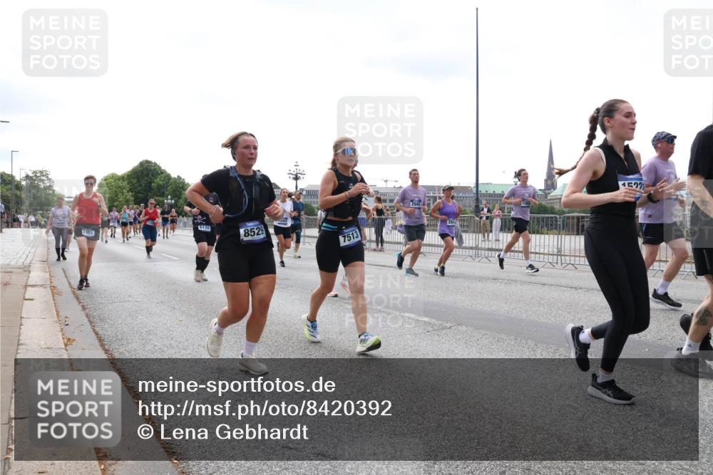 29.06.2025 - hella hamburg halbmarathon Lena Gebhardt http://msf.ph/oto/8420392 29.06.2025 10:42:47 Lombardsbrücke 6120, 2401, 8529, 7513, 2940, 522, 1150, 1360, 1656, 1788, 1929, 1957, 1964, 1994, 2069, 2103, 2134, 2158, 2401, 2450, 2509, 2538, 2580, 2940, 2941, 3283, 3378, 3605, 3764, 3874, 4092, 4105, 4334, 4385, 4778, 4891, 4892, 5067, 5403, 5417, 5810, 5967, 6120, 6764, 6828, 7040, 7260, 7513, 7557, 7666, 8161, 8525, 8526, 8529, 8795, 8816, 8991, 9304, 9378, 9980, 10008, 10180, 10454, 10532, 10697, 11142, 11710, 12151, 12441, 13049, 13241 meine-sportfotos.de