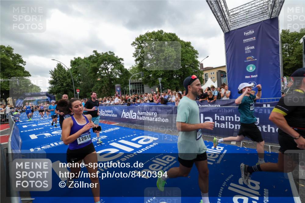 29.06.2025 - hella hamburg halbmarathon Zöllner http://msf.ph/oto/8420394 29.06.2025 10:53:08 Ziel 2208, 3059, 3258, 3334, 4121, 7509, 7864, 8587, 9093, 9537, 12155, 12367, 12910, 14323, 18590, 19208 meine-sportfotos.de