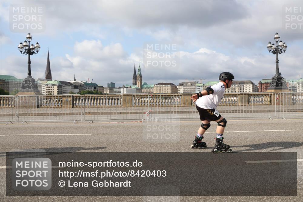 29.06.2025 - hella hamburg halbmarathon Lena Gebhardt http://msf.ph/oto/8420403 29.06.2025 08:57:40 Lombardsbrücke  meine-sportfotos.de