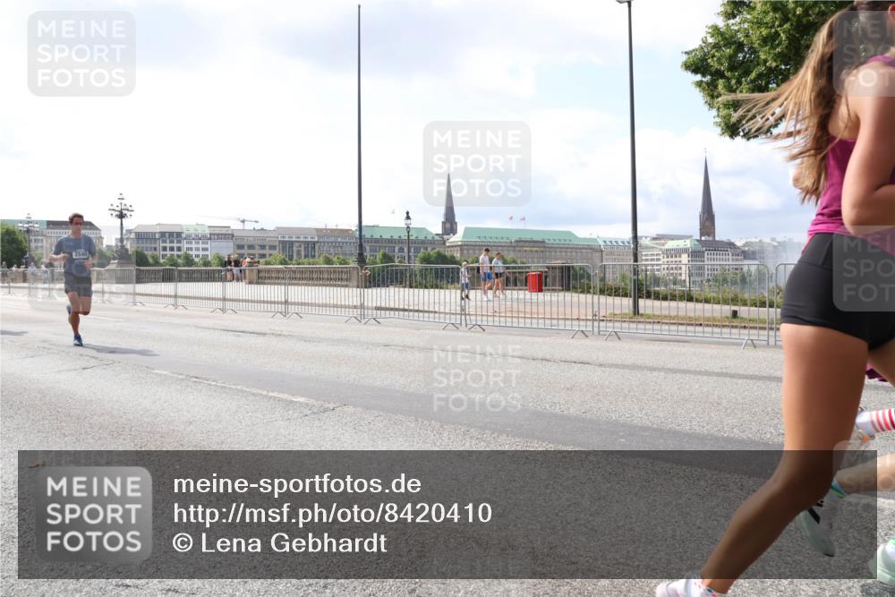 29.06.2025 - hella hamburg halbmarathon Lena Gebhardt http://msf.ph/oto/8420410 29.06.2025 10:05:42 Lombardsbrücke 2540, 1229, 1448, 1830, 1842, 1863, 1936, 1981, 2288, 2298, 2471, 2540, 2624, 3461, 3578, 3929, 4014, 4169, 4220, 4782, 5073, 5762, 6014, 6059, 7741, 8894, 8909, 9075, 9165, 9339, 9477, 9559, 9680, 9736, 9737, 9738, 9917, 10343, 10694, 10791, 10998, 11784, 11873, 11958, 12557, 13221, 14465, 14642, 16092, 16478, 16546, 16687, 16847, 17731, 17740, 17885, 18616, 18617, 18857, 18973, 19034, 19248 meine-sportfotos.de