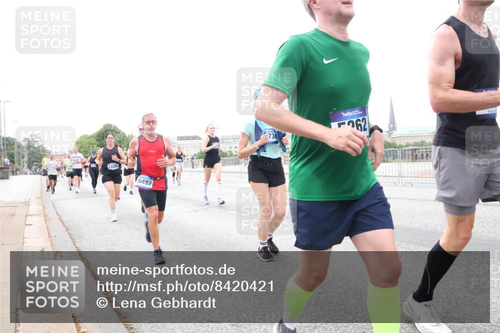 29.06.2025 - hella hamburg halbmarathon Lena Gebhardt http://msf.ph/oto/8420421 29.06.2025 10:52:25 Lombardsbrücke 13286, 6492, 736, 262, 1369, 1418, 1826, 1978, 2362, 2420, 2528, 2983, 3038, 3140, 3227, 3645, 4087, 4273, 4436, 4591, 4598, 4606, 4815, 5062, 5262, 5360, 6386, 6403, 6404, 6406, 6456, 6671, 6985, 7511, 7690, 7691, 7735, 7812, 8194, 8196, 8250, 8251, 8621, 9068, 9070, 9103, 9368, 9460, 9730, 9731, 10080, 10296, 10342, 10392, 10600, 10634, 10673, 10884, 10928, 11084, 11126, 11127, 11297, 11375, 11736, 11899, 11974, 12546, 12558 meine-sportfotos.de