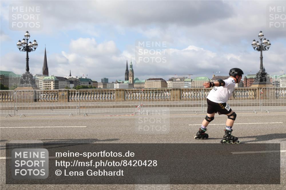 29.06.2025 - hella hamburg halbmarathon Lena Gebhardt http://msf.ph/oto/8420428 29.06.2025 08:57:40 Lombardsbrücke  meine-sportfotos.de