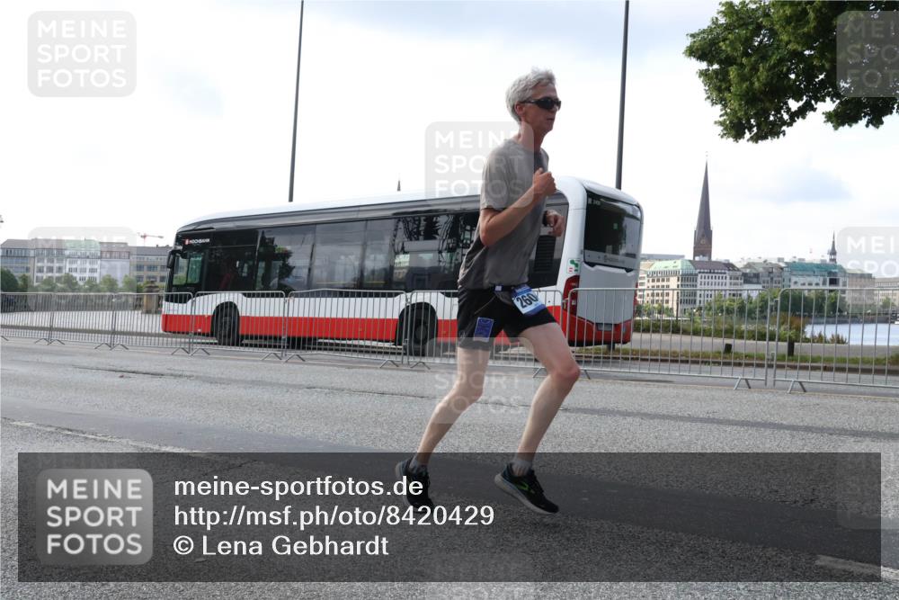 29.06.2025 - hella hamburg halbmarathon Lena Gebhardt http://msf.ph/oto/8420429 29.06.2025 09:42:02 Lombardsbrücke 260, 2409, 1241, 2604, 2892, 4128, 4571, 6559, 7142, 7862, 10485, 10780, 11194, 11965, 12067, 12641, 13440, 13751, 13780, 14019, 14107, 14506, 16169, 16361, 16484, 17003, 17752, 18124, 18897 meine-sportfotos.de