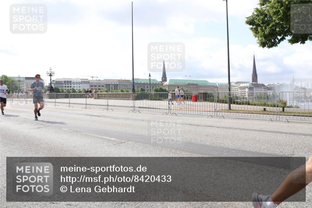 29.06.2025 - hella hamburg halbmarathon Lena Gebhardt http://msf.ph/oto/8420433 29.06.2025 10:05:42 Lombardsbrücke 2540, 1229, 1448, 1830, 1842, 1863, 1936, 1981, 2288, 2298, 2471, 2540, 2624, 3461, 3578, 3929, 4014, 4169, 4220, 4782, 5073, 5762, 6014, 6059, 7741, 8894, 8909, 9075, 9165, 9339, 9477, 9559, 9680, 9736, 9737, 9738, 9917, 10343, 10694, 10791, 10998, 11784, 11873, 11958, 12557, 13221, 14465, 14642, 16092, 16478, 16546, 16687, 16847, 17731, 17740, 17885, 18616, 18617, 18857, 18973, 19034, 19248 meine-sportfotos.de