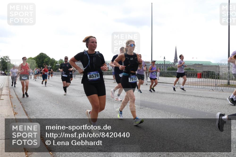 29.06.2025 - hella hamburg halbmarathon Lena Gebhardt http://msf.ph/oto/8420440 29.06.2025 10:42:48 Lombardsbrücke 2401, 6120, 8529, 43, 7513, 1149, 1150, 1360, 1656, 1788, 1929, 1957, 1964, 1994, 2069, 2103, 2134, 2158, 2401, 2450, 2509, 2538, 2580, 2940, 2941, 3283, 3378, 3518, 3605, 3764, 3874, 4092, 4105, 4334, 4385, 4778, 4891, 4892, 5067, 5403, 5417, 5810, 5967, 6120, 6764, 6828, 7040, 7043, 7260, 7513, 7557, 7666, 8161, 8525, 8526, 8529, 8795, 8816, 8991, 9304, 9378, 9644, 9980, 10008, 10180, 10454, 10532, 10697, 11142, 11710, 12151, 12441, 13049, 13241 meine-sportfotos.de