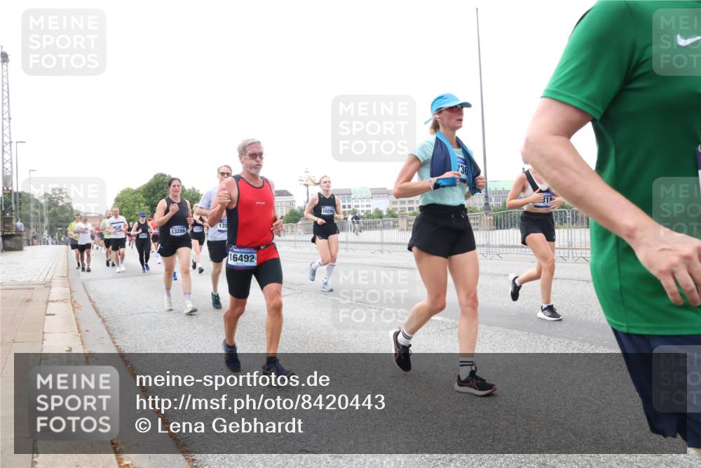 29.06.2025 - hella hamburg halbmarathon Lena Gebhardt http://msf.ph/oto/8420443 29.06.2025 10:52:25 Lombardsbrücke 13286, 135, 16492, 10296, 136, 315, 1369, 1418, 1826, 1978, 2362, 2420, 2528, 2983, 3038, 3140, 3227, 3645, 4087, 4273, 4436, 4591, 4598, 4606, 4815, 5062, 5262, 5360, 6386, 6403, 6404, 6406, 6456, 6671, 6985, 7511, 7690, 7691, 7735, 7812, 8194, 8196, 8250, 8251, 8621, 9068, 9070, 9103, 9368, 9460, 9730, 9731, 10080, 10296, 10342, 10392, 10600, 10634, 10673, 10884, 10928, 11084, 11126, 11127, 11297, 11375, 11736, 11899, 11974, 12546, 12558 meine-sportfotos.de