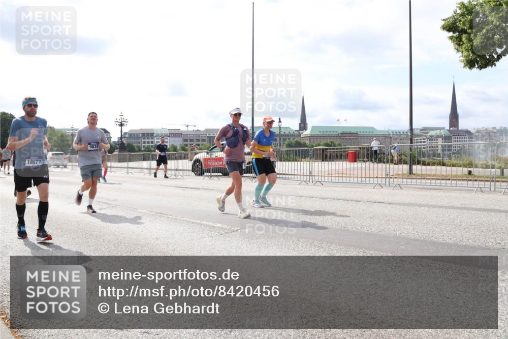 29.06.2025 - hella hamburg halbmarathon Lena Gebhardt http://msf.ph/oto/8420456 29.06.2025 10:18:22 Lombardsbrücke 18677, 9834, 1159, 1160, 1234, 1268, 1325, 1554, 1641, 1820, 1982, 2087, 2147, 2335, 2634, 2703, 2931, 3125, 3202, 3321, 3482, 3529, 3977, 4123, 4383, 4710, 4738, 4802, 4804, 5004, 5909, 6270, 6332, 6533, 7094, 7160, 7454, 7641, 7649, 7838, 7882, 7883, 8067, 8128, 8248, 8341, 8607, 9222, 9505, 9539, 9586, 9658, 9717, 9734, 9748, 9834, 9844, 9964, 10172, 10332, 10502, 10509, 10659, 10687, 10908, 12498, 12541, 12548, 12552, 12703, 13341 meine-sportfotos.de
