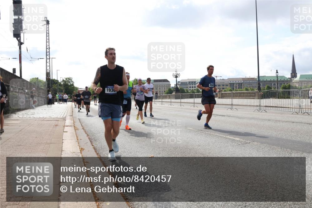 29.06.2025 - hella hamburg halbmarathon Lena Gebhardt http://msf.ph/oto/8420457 29.06.2025 10:05:43 Lombardsbrücke 11331, 1936, 3461, 1229, 1448, 1830, 1842, 1863, 1936, 1981, 2288, 2298, 2471, 2540, 2624, 3461, 3578, 3929, 4014, 4169, 4782, 5073, 5762, 6014, 6059, 7741, 8894, 8909, 9075, 9165, 9339, 9477, 9559, 9680, 9736, 9737, 9738, 9917, 10343, 10694, 10791, 10998, 11784, 11873, 11958, 12557, 13221, 14465, 14642, 15766, 16092, 16441, 16478, 16546, 16687, 16847, 17731, 17740, 17885, 18616, 18617, 18857, 18973, 19034, 19248 meine-sportfotos.de