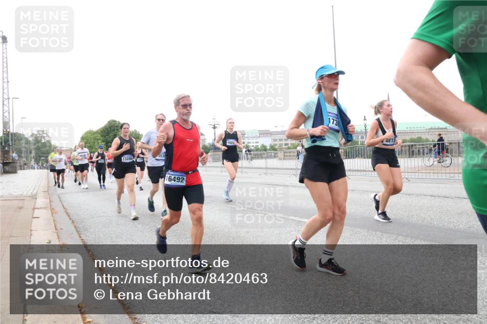 29.06.2025 - hella hamburg halbmarathon Lena Gebhardt http://msf.ph/oto/8420463 29.06.2025 10:52:25 Lombardsbrücke 13286, 3538, 16492, 1029, 173, 4815, 1369, 1418, 1826, 1978, 2362, 2420, 2528, 2983, 3038, 3140, 3227, 3645, 4087, 4273, 4436, 4591, 4598, 4606, 4815, 5062, 5262, 5360, 6386, 6403, 6404, 6406, 6456, 6671, 6985, 7511, 7690, 7691, 7735, 7812, 8194, 8196, 8250, 8251, 8621, 9068, 9070, 9103, 9368, 9460, 9730, 9731, 10080, 10296, 10342, 10392, 10600, 10634, 10673, 10884, 10928, 11084, 11126, 11127, 11297, 11375, 11736, 11899, 11974, 12546, 12558 meine-sportfotos.de