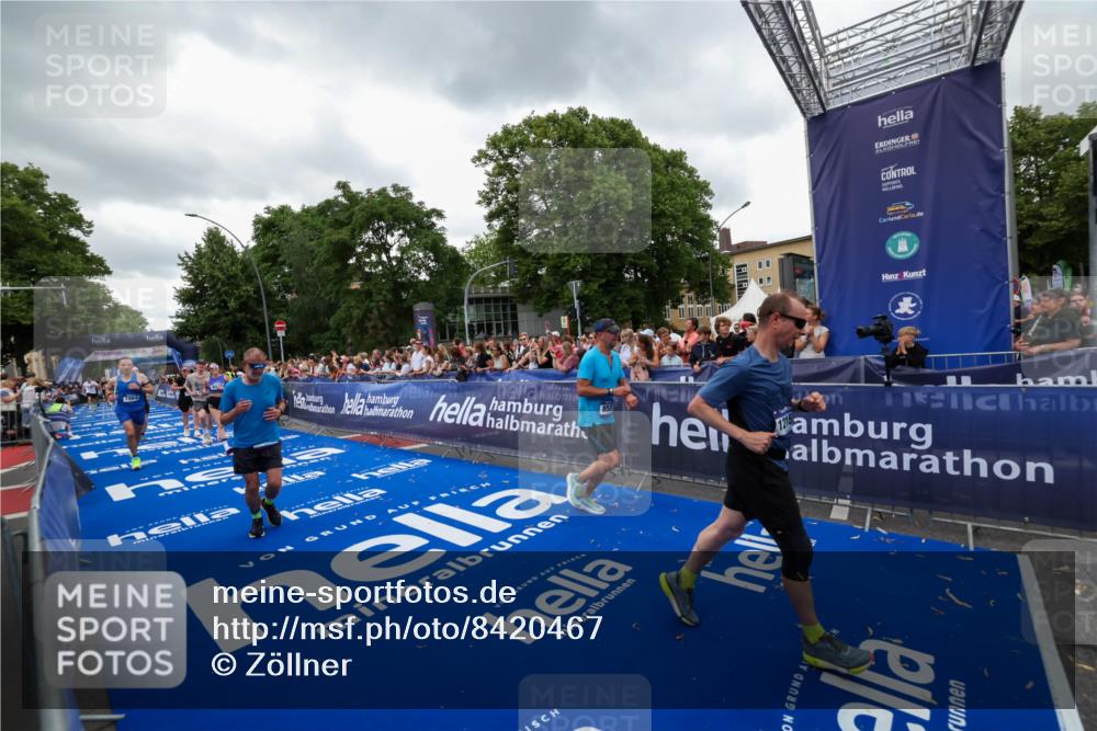 29.06.2025 - hella hamburg halbmarathon Zöllner http://msf.ph/oto/8420467 29.06.2025 10:53:10 Ziel 2111, 2208, 3059, 3258, 3334, 4121, 7864, 8587, 9093, 9537, 12155, 14323, 16986, 19208 meine-sportfotos.de