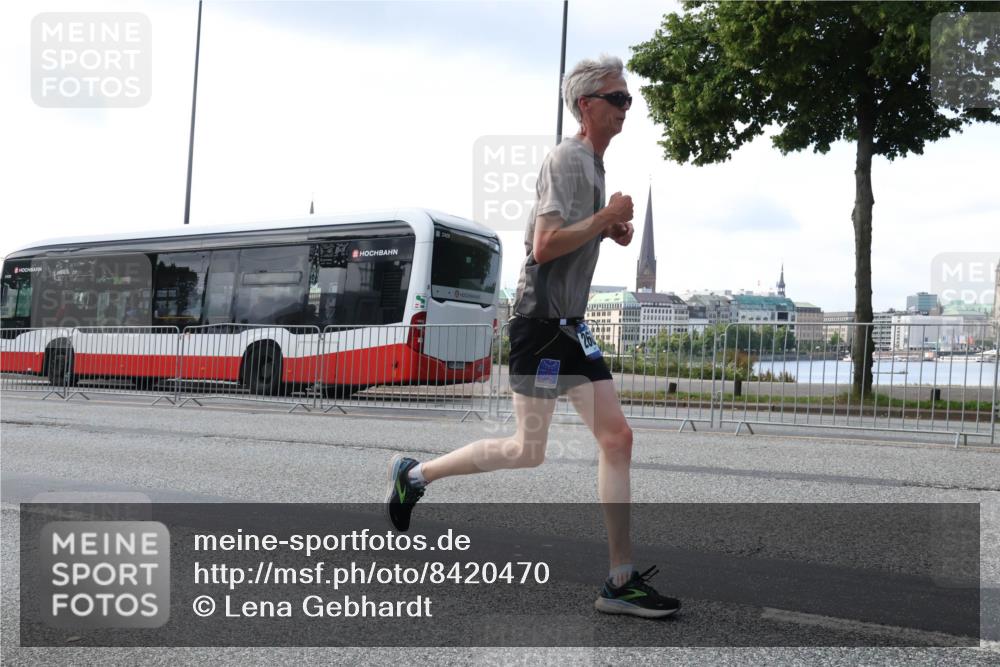 29.06.2025 - hella hamburg halbmarathon Lena Gebhardt http://msf.ph/oto/8420470 29.06.2025 09:42:02 Lombardsbrücke 2409, 1241, 2604, 2892, 4128, 4571, 6559, 7142, 7862, 10485, 10780, 11194, 11965, 12067, 12641, 13440, 13751, 13780, 14019, 14107, 14506, 16169, 16361, 16484, 17003, 17752, 18124, 18897 meine-sportfotos.de