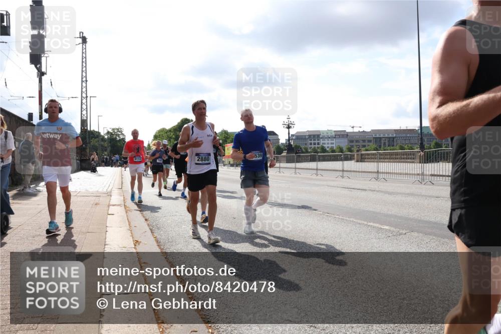 29.06.2025 - hella hamburg halbmarathon Lena Gebhardt http://msf.ph/oto/8420478 29.06.2025 09:51:36 Lombardsbrücke 9114, 539, 2880, 1136, 1520, 1570, 1903, 1912, 1920, 1941, 2653, 2880, 2972, 3437, 3523, 3700, 4297, 4634, 4759, 4843, 4854, 4865, 4888, 4889, 4991, 4999, 5275, 5375, 5410, 6490, 6593, 6721, 6901, 7092, 7105, 7363, 7378, 7693, 7962, 8319, 8346, 8871, 8900, 9114, 9262, 9313, 9364, 9371, 9755, 9885, 10319, 10375, 10480, 10669, 10934, 11021, 11049, 11417, 11714, 11907, 11959, 12153, 12623, 12711, 14201 meine-sportfotos.de