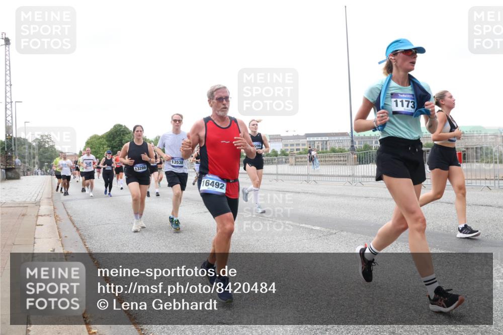 29.06.2025 - hella hamburg halbmarathon Lena Gebhardt http://msf.ph/oto/8420484 29.06.2025 10:52:26 Lombardsbrücke 13538, 13286, 16492, 296, 1173, 1369, 1418, 1826, 1978, 2362, 2420, 2528, 2983, 3038, 3140, 3227, 3645, 4087, 4273, 4436, 4591, 4598, 4606, 4815, 5062, 5262, 5360, 6386, 6403, 6404, 6406, 6456, 6671, 6985, 7511, 7690, 7691, 7735, 7812, 8194, 8196, 8250, 8251, 8621, 9068, 9070, 9103, 9368, 9460, 9730, 9731, 10080, 10296, 10342, 10392, 10600, 10634, 10673, 10879, 10884, 10928, 11084, 11126, 11127, 11297, 11375, 11736, 11899, 11974, 12546, 12558, 12994 meine-sportfotos.de