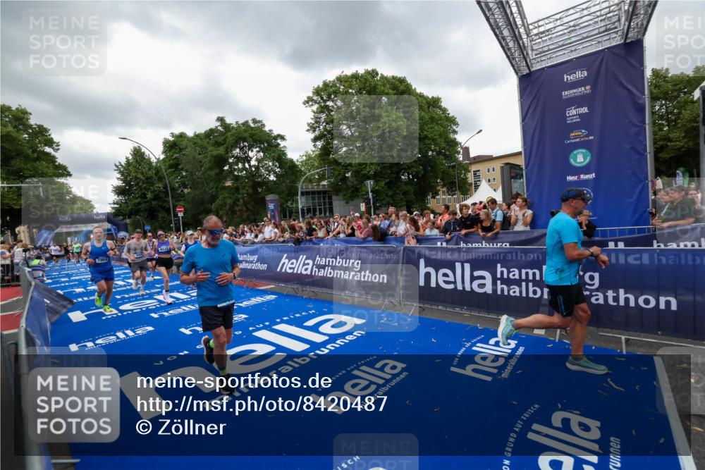 29.06.2025 - hella hamburg halbmarathon Zöllner http://msf.ph/oto/8420487 29.06.2025 10:53:10 Ziel 2111, 2208, 3059, 3258, 3334, 4121, 7864, 8587, 9093, 9537, 12155, 14323, 16986, 19208 meine-sportfotos.de