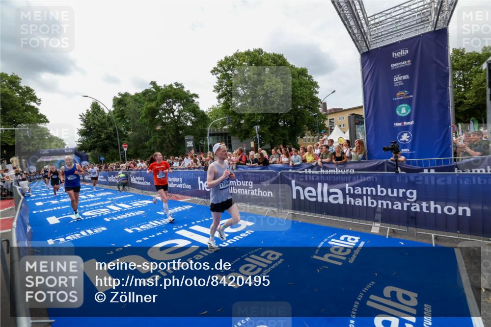 29.06.2025 - hella hamburg halbmarathon Zöllner http://msf.ph/oto/8420495 29.06.2025 10:31:18 Ziel 3201, 3955, 4812, 10017, 10298, 11857, 12232, 13754, 14450, 14548, 19042 meine-sportfotos.de