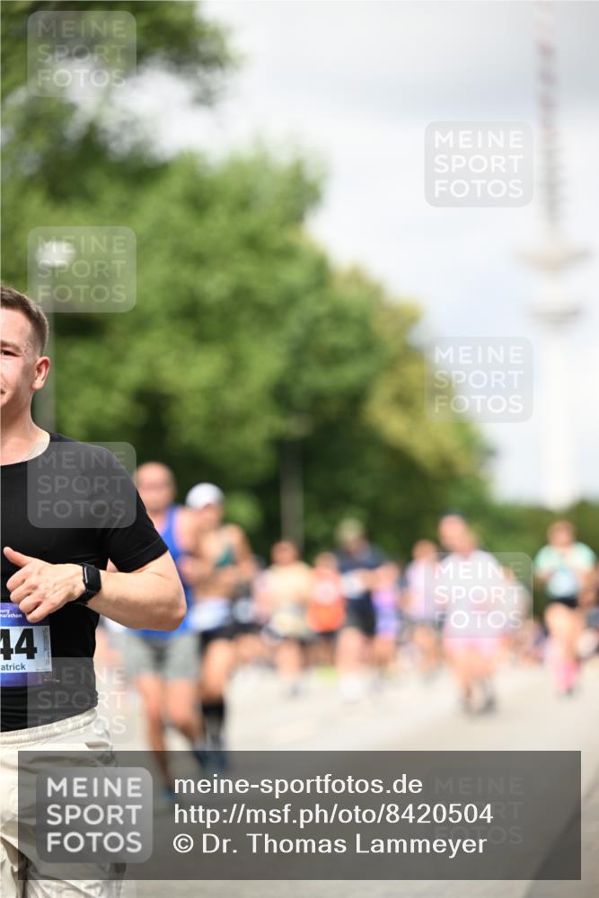 29.06.2025 - hella hamburg halbmarathon Dr. Thomas Lammeyer http://msf.ph/oto/8420504 29.06.2025 10:46:58 Kennedybrücke 1360, 1656, 1752, 1929, 1994, 2069, 2134, 2401, 2509, 2940, 2941, 3378, 3874, 4092, 4385, 4680, 4735, 4736, 4778, 5403, 5419, 6136, 6440, 6828, 6837, 7040, 7043, 7260, 7357, 7477, 7666, 8000, 8014, 8525, 8526, 9644, 9980, 10532, 10623, 10697, 10734, 10842, 11074, 11075, 11331 meine-sportfotos.de