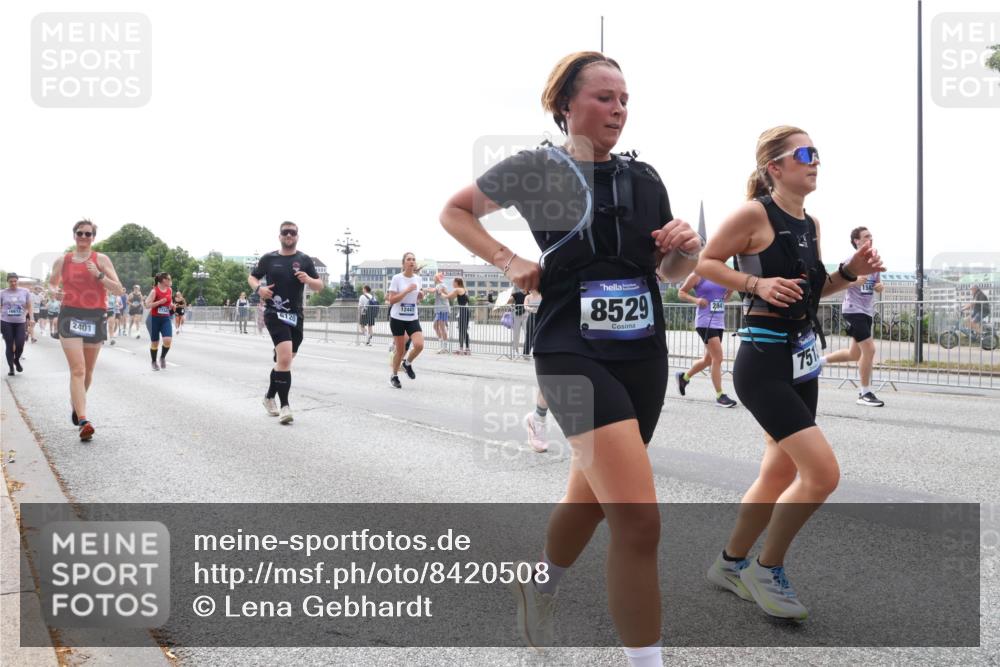 29.06.2025 - hella hamburg halbmarathon Lena Gebhardt http://msf.ph/oto/8420508 29.06.2025 10:42:48 Lombardsbrücke 16612, 2401, 6120, 12441, 8529, 751, 1582, 1149, 1150, 1360, 1656, 1788, 1929, 1957, 1964, 1994, 2069, 2103, 2134, 2158, 2401, 2450, 2509, 2538, 2580, 2940, 2941, 3283, 3378, 3518, 3605, 3764, 3874, 4092, 4105, 4334, 4385, 4778, 4891, 4892, 5067, 5403, 5417, 5810, 5967, 6120, 6764, 6828, 7040, 7043, 7260, 7513, 7557, 7666, 8161, 8525, 8526, 8529, 8795, 8816, 8991, 9304, 9378, 9644, 9980, 10008, 10180, 10454, 10532, 10697, 11142, 11710, 12151, 12441, 13049, 13241 meine-sportfotos.de