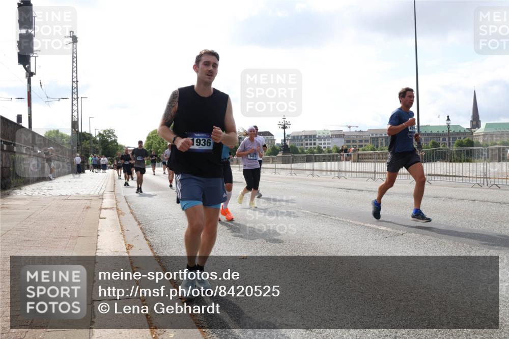 29.06.2025 - hella hamburg halbmarathon Lena Gebhardt http://msf.ph/oto/8420525 29.06.2025 10:05:44 Lombardsbrücke 1936, 3461, 254, 1229, 1448, 1830, 1842, 1863, 1936, 1981, 2288, 2298, 2471, 2540, 2624, 3461, 3578, 3929, 4014, 4169, 4782, 5073, 5762, 6014, 6059, 7741, 8051, 8894, 8909, 9075, 9165, 9339, 9477, 9559, 9680, 9736, 9737, 9738, 9917, 10343, 10694, 10791, 10998, 11784, 11873, 11958, 12557, 13221, 14465, 14642, 15766, 16092, 16441, 16478, 16546, 16687, 16847, 17731, 17740, 17885, 18616, 18617, 18857, 18973, 19034, 19248 meine-sportfotos.de