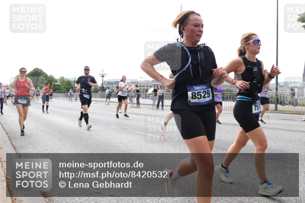 29.06.2025 - hella hamburg halbmarathon Lena Gebhardt http://msf.ph/oto/8420532 29.06.2025 10:42:48 Lombardsbrücke 2401, 120, 12441, 8529, 294, 751, 1582, 1149, 1150, 1360, 1656, 1788, 1929, 1957, 1964, 1994, 2069, 2103, 2134, 2158, 2401, 2450, 2509, 2538, 2580, 2940, 2941, 3283, 3378, 3518, 3605, 3764, 3874, 4092, 4105, 4334, 4385, 4778, 4891, 4892, 5067, 5403, 5417, 5810, 5967, 6120, 6764, 6828, 7040, 7043, 7260, 7513, 7557, 7666, 8161, 8525, 8526, 8529, 8795, 8816, 8991, 9304, 9378, 9644, 9980, 10008, 10180, 10454, 10532, 10697, 11142, 11710, 12151, 12441, 13049, 13241 meine-sportfotos.de